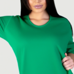 camiseta-verde-oversize-con-una-modelo-p-256x256-87701982.png